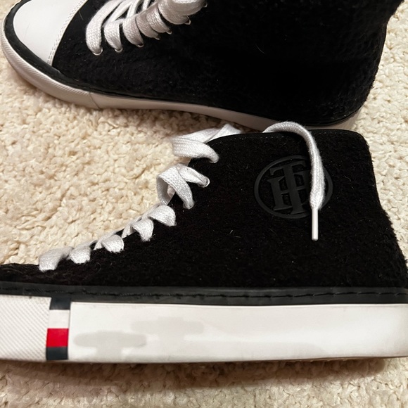 Tommy Hilfiger Evee Hightop sneaker women’s size 9 - Picture 2 of 11